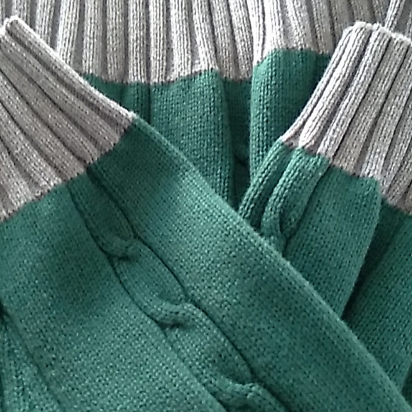 Handsome NWT Boy's 16/18 Nautica beautiful deep green sweater/gray trim - Picture 6 of 9